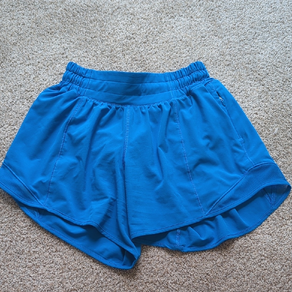 Lululemon Hotty Hot Low Rise 4" Shorts Size 2